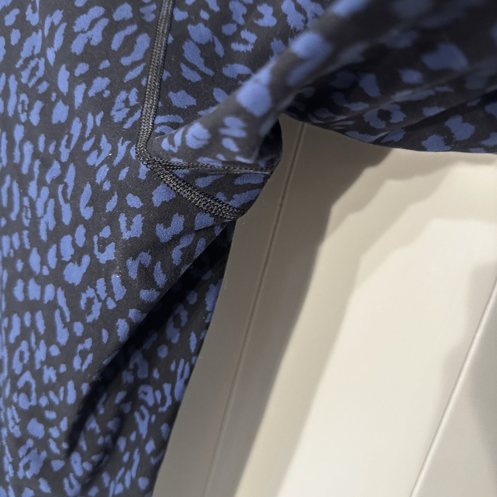 Athleta Salutation Stash Pocket  2 Printed 7/8 Legginings Royal Blue Leopard Sm - Picture 8 of 10